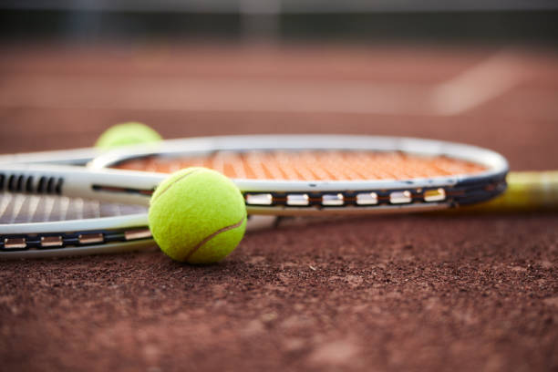 Pourquoi les courts de tennis en terre battue de Service Tennis à Nice sont-ils préférés par les professionnels ? post thumbnail image