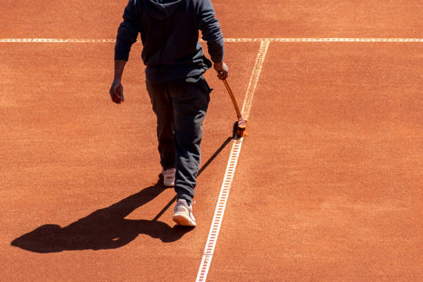 Quelles sont les différences d’entretien entre un court de tennis en gazon synthétique et en herbe naturelle à Levallois-Perret ? post thumbnail image